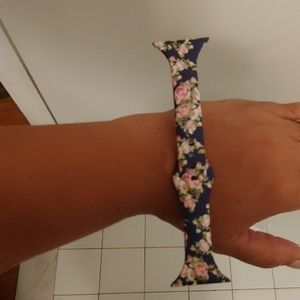 Flowered apple watch